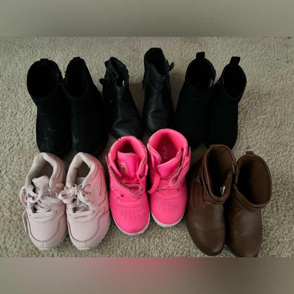 Size 8/9 Toddler girl shoe bundle